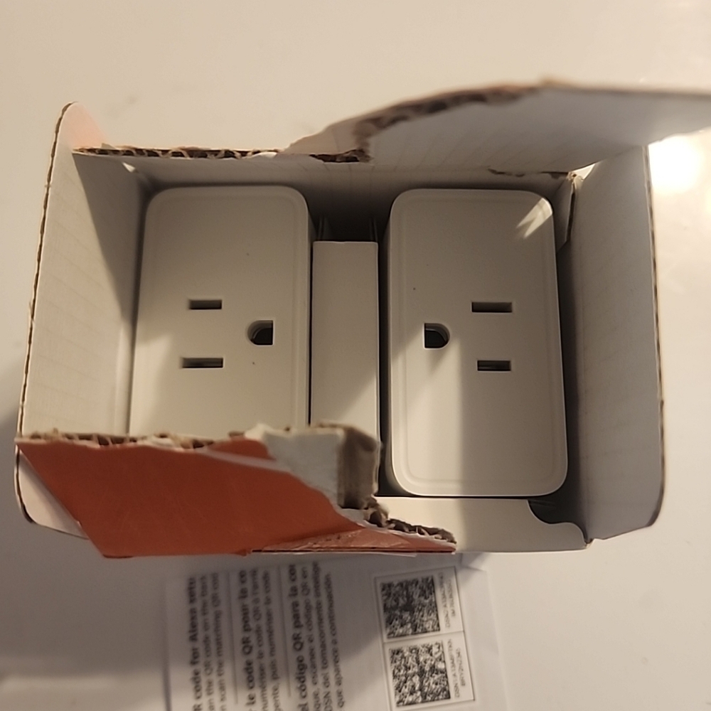 1 Set Of 2 Amazon Basics Smart Plug, Works with Alexa Only, 2.4 Ghz Wi-Fi No Hub